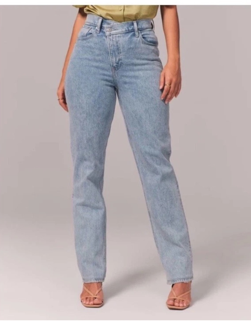 Abercrombie & Fitch The 90’s Straight Ultra High Rise Cross Over 25 Short